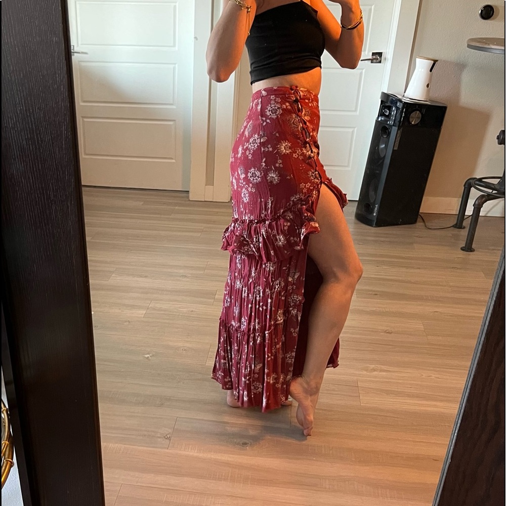 Maroon flowy skirt w leg slit. Size XS